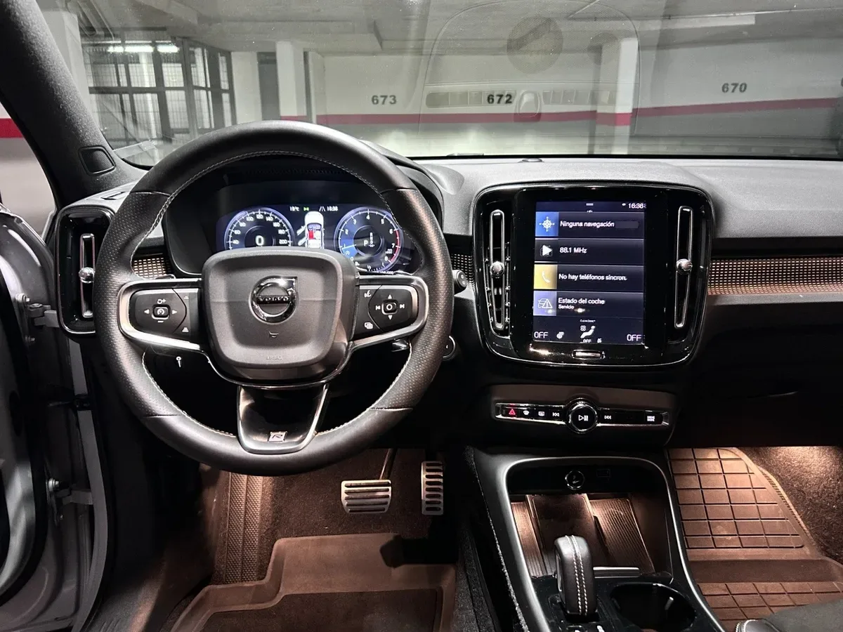 VOLVO XC40 2.0 T5 Cross Country R-Design Plus At 4x4 año 2019