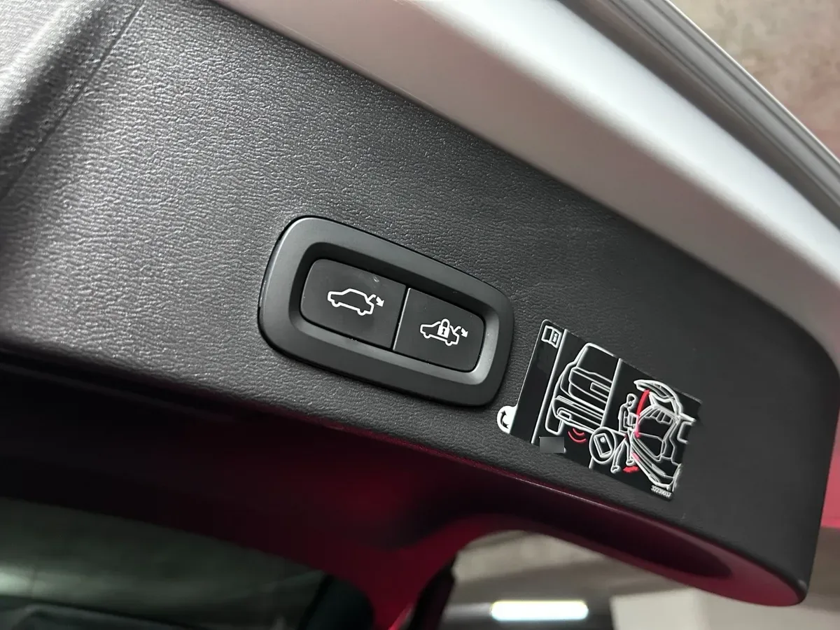 VOLVO XC40 2.0 T5 Cross Country R-Design Plus At 4x4 año 2019