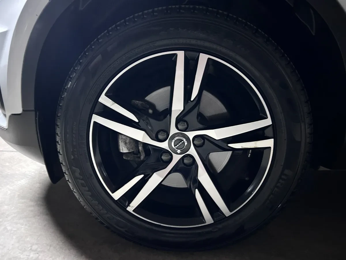 VOLVO XC40 2.0 T5 Cross Country R-Design Plus At 4x4 año 2019