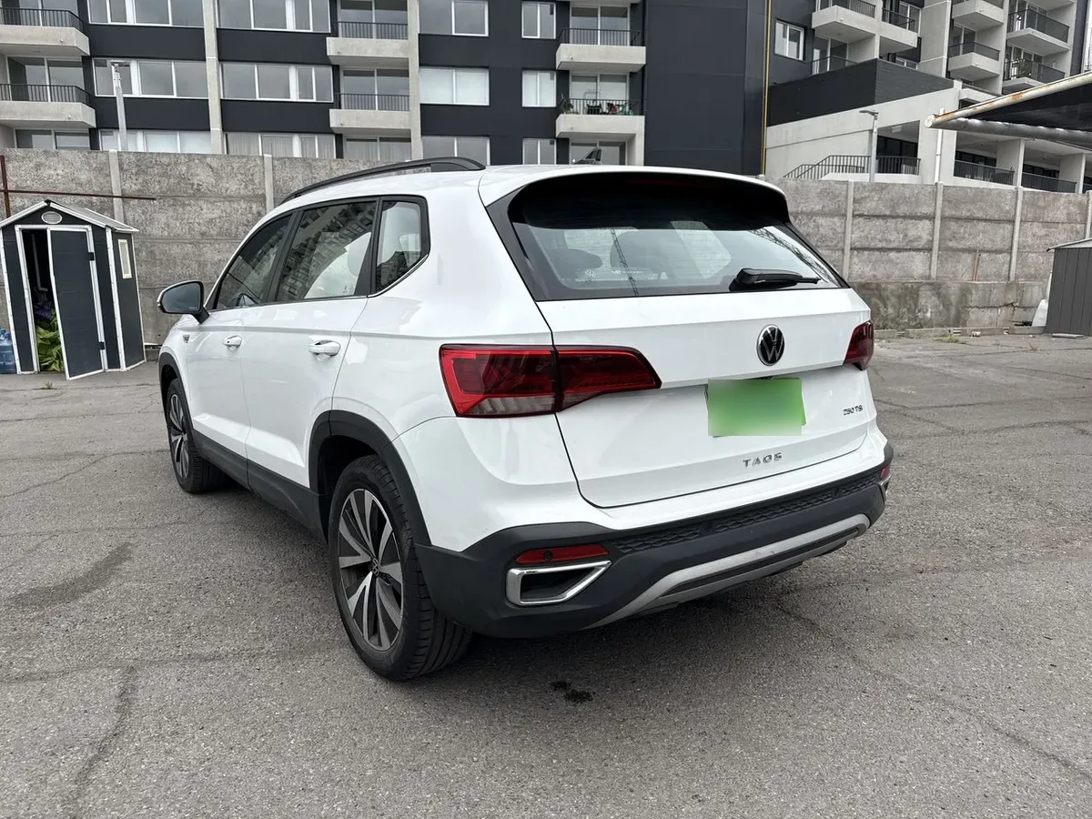 Volkswagen Taos 1.4 Tsi Comfortline 4x2 At 5p año 2025