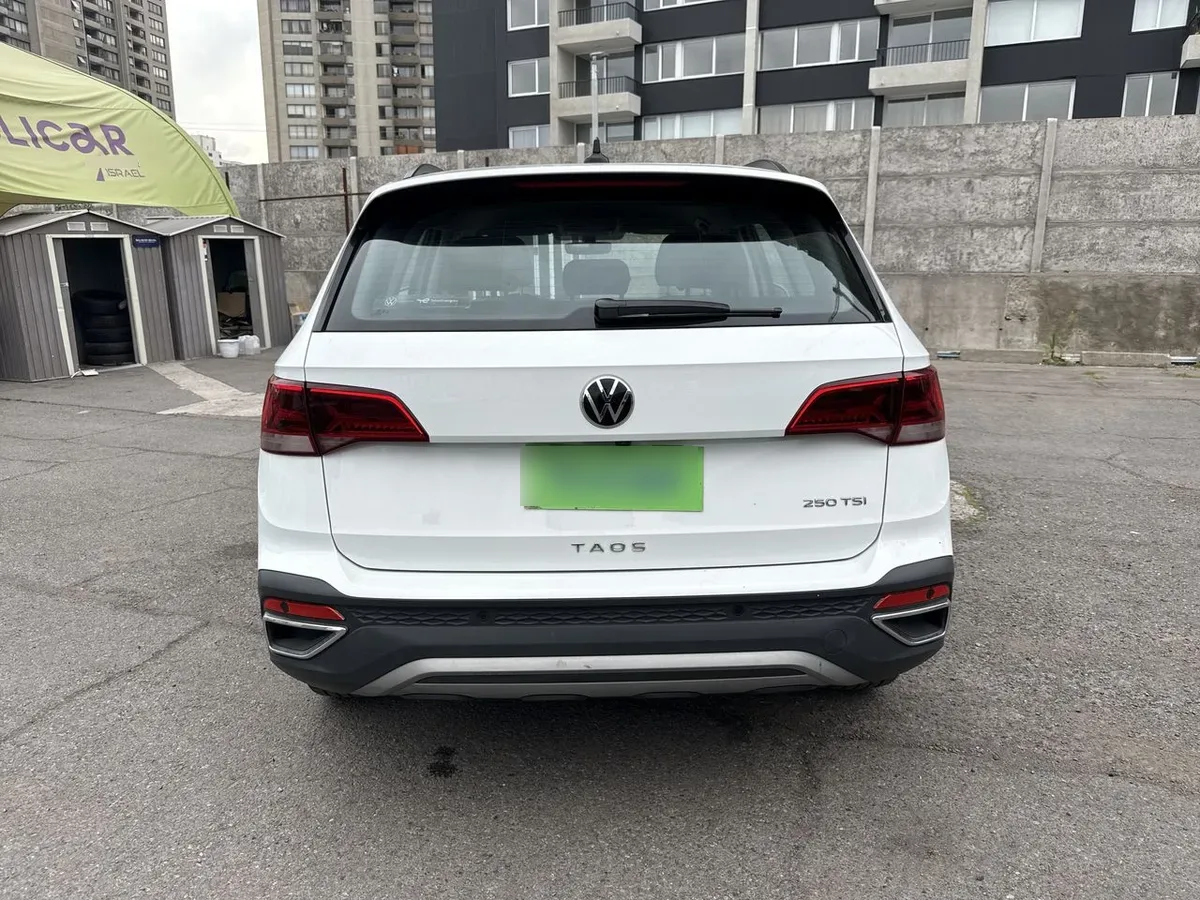 Volkswagen Taos 1.4 Tsi Comfortline 4x2 At 5p año 2025