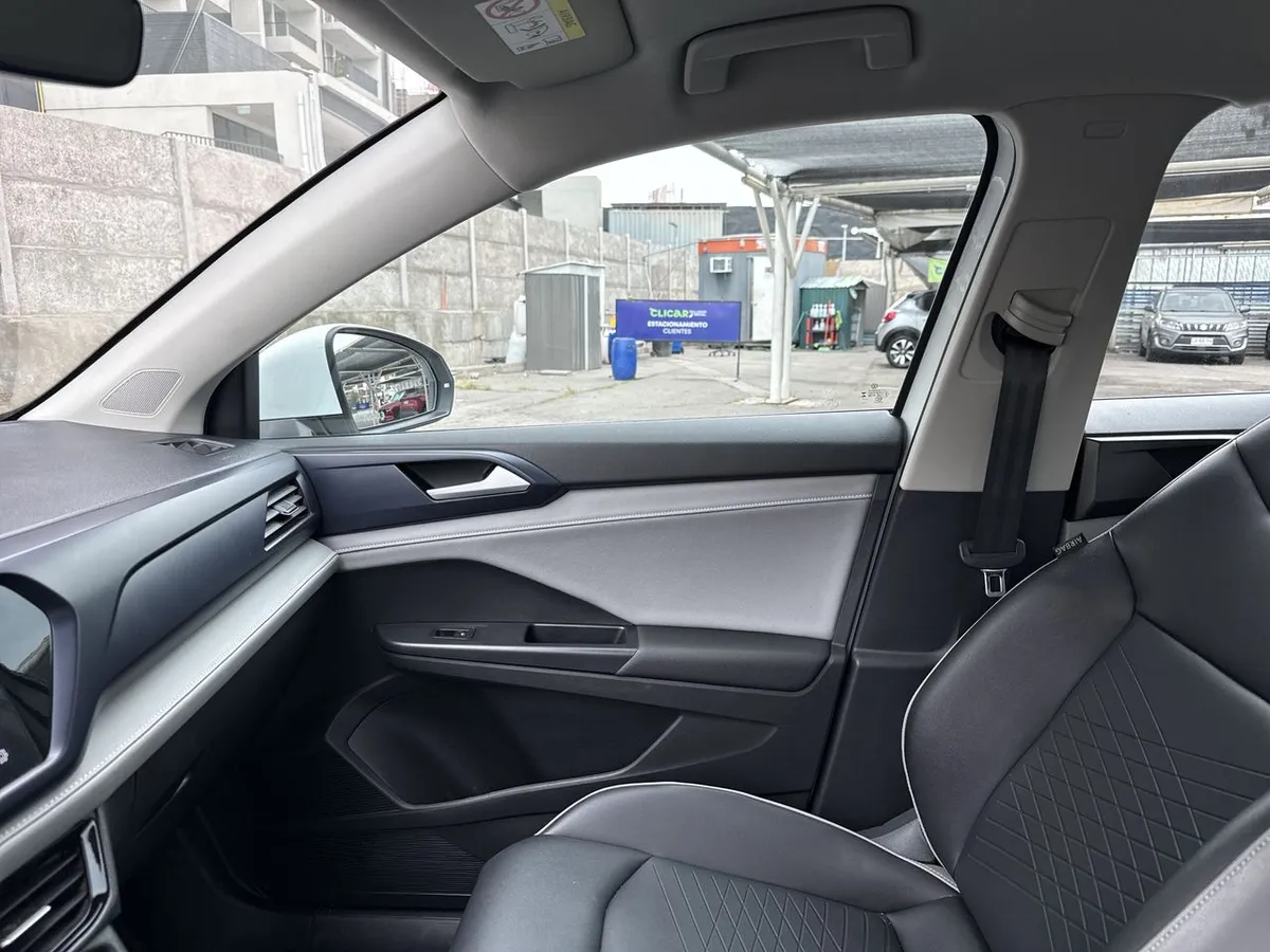 Volkswagen Taos 1.4 Tsi Comfortline 4x2 At 5p año 2025