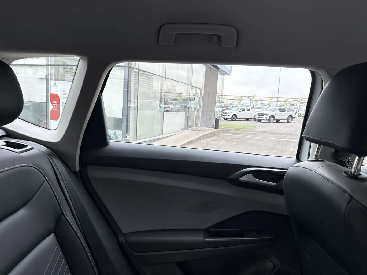 Volkswagen Taos 1.4 Tsi Comfortline 4x2 At 5p año 2025