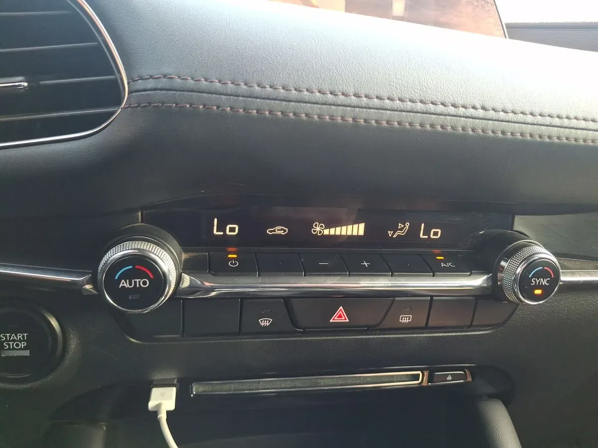 Mazda 3 2.0 V 4x2 Hb 6mt 5p año 2021