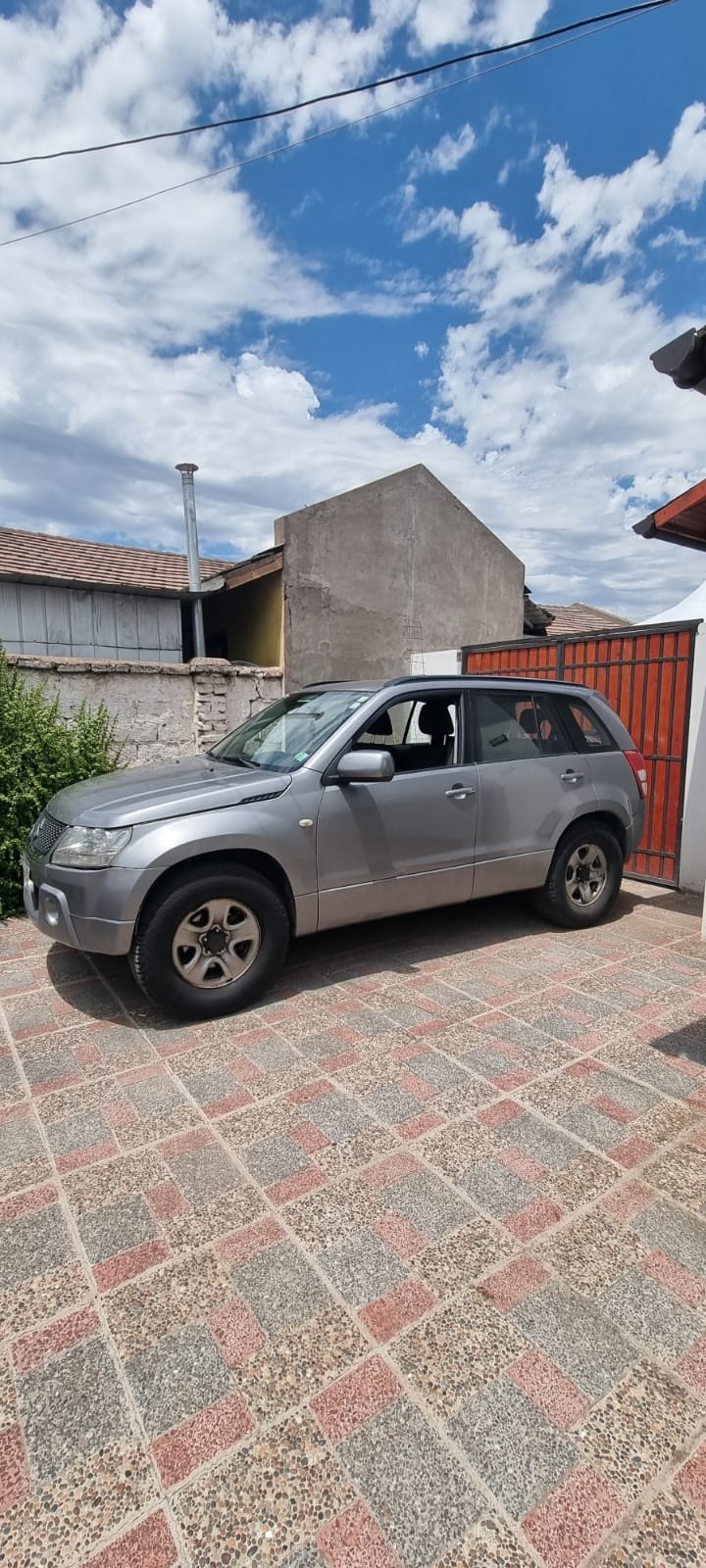 SUZUKI GRAND NOMADE 2.0 Mt Glx 4x4 año 2006