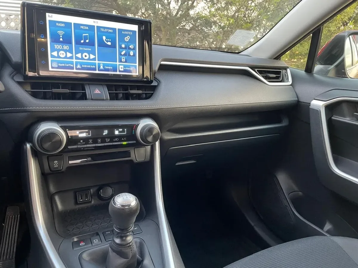 TOYOTA RAV4 2.0 Le Mt año 2023
