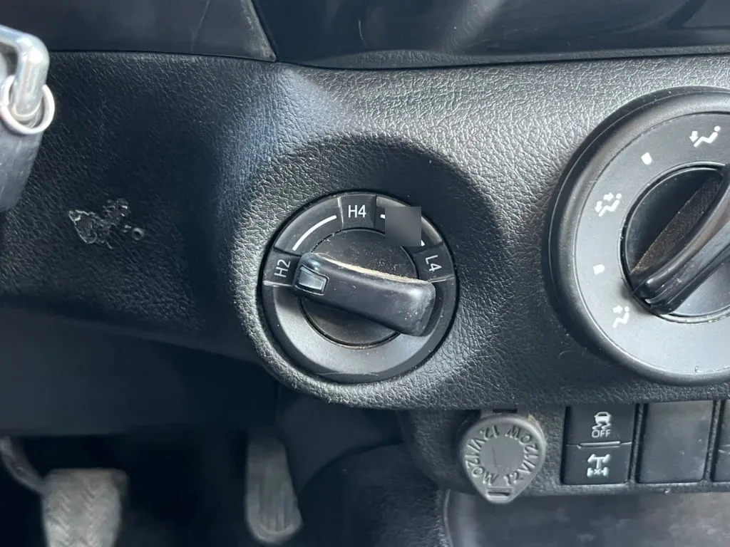 Toyota Hilux Dx Tss 4x4 Mt año 2023