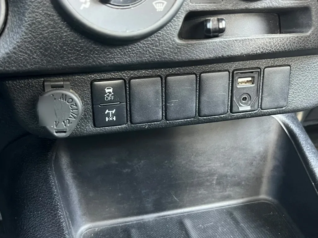 Toyota Hilux Dx Tss 4x4 Mt año 2023
