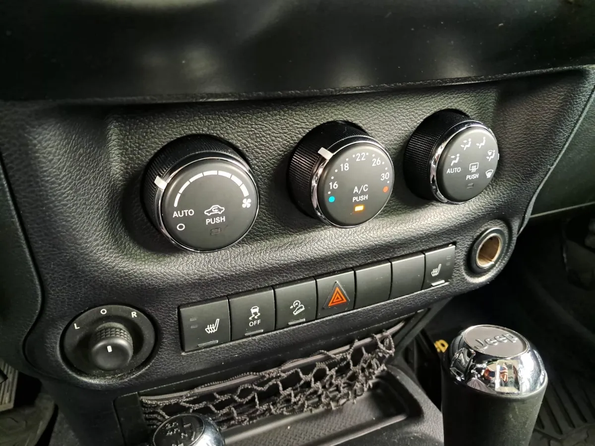 JEEP WRANGLER 3.6 Sport At 4x4 año 2017