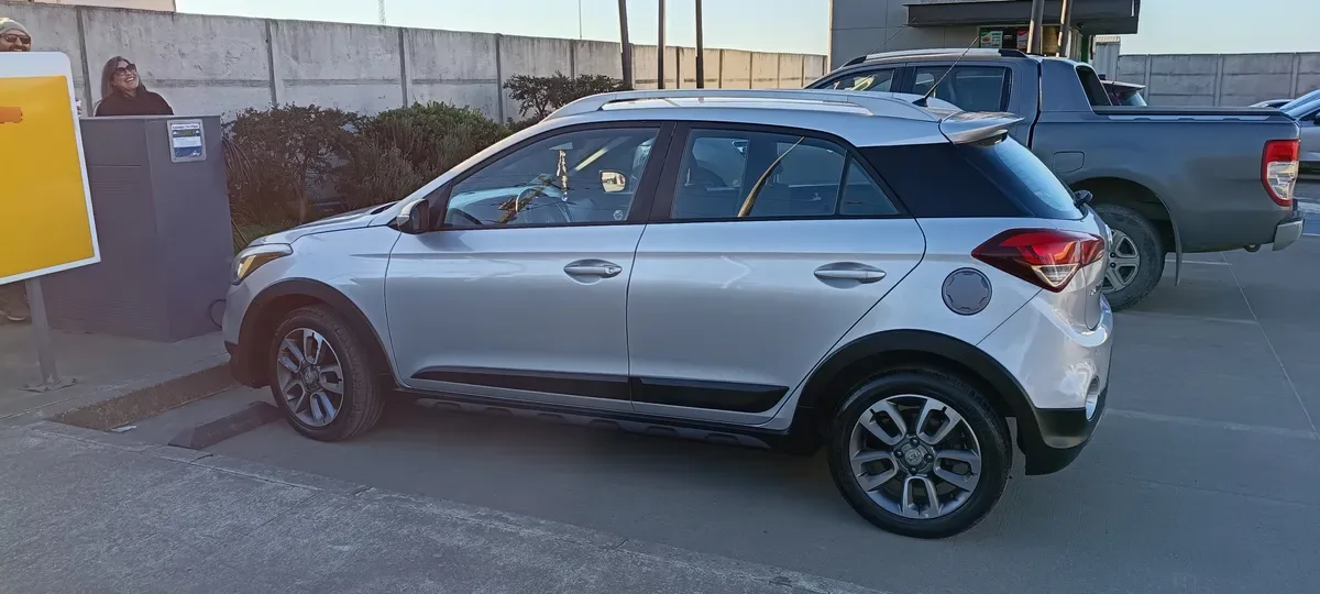 HYUNDAI I-20 1.4 Active 2ab Abs Mt año 2017