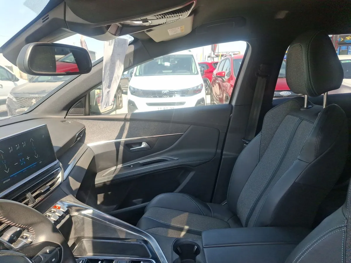Peugeot 3008 1.5 Allure Pack Bluehdi 130 4x2 Eat8 5p año 2024