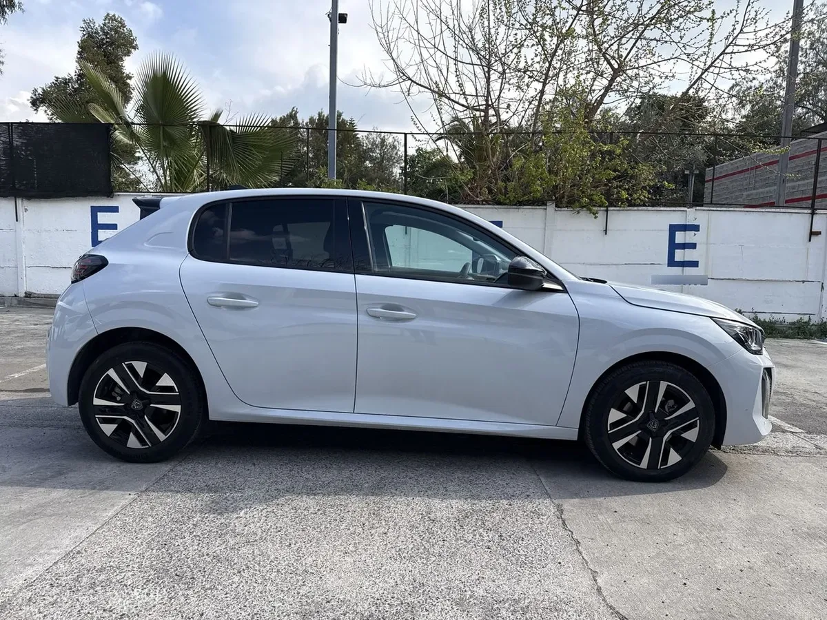 Peugeot 208 1.2 Mca Allure Mhev 136 4x2 Edct6 At 5p año 2026