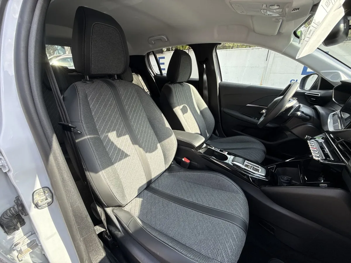 Peugeot 208 1.2 Mca Allure Mhev 136 4x2 Edct6 At 5p año 2026
