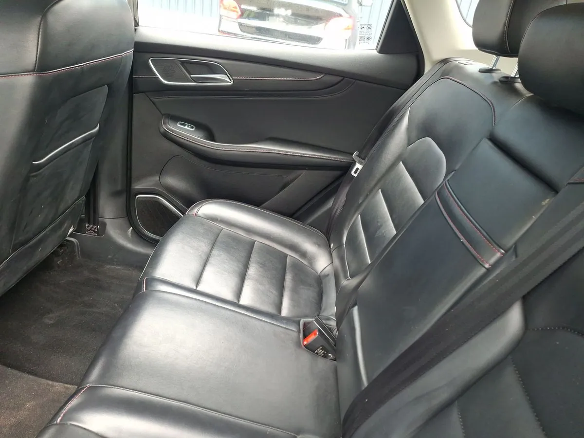 MG Hs 1.5t Comfort 2wd Mt 5p año 2022