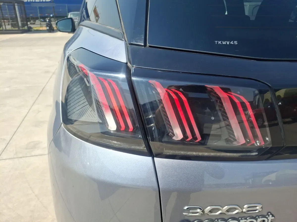 Peugeot 3008 1.5 Allure Pack Bluehdi 130 4x2 Eat8 5p año 2024
