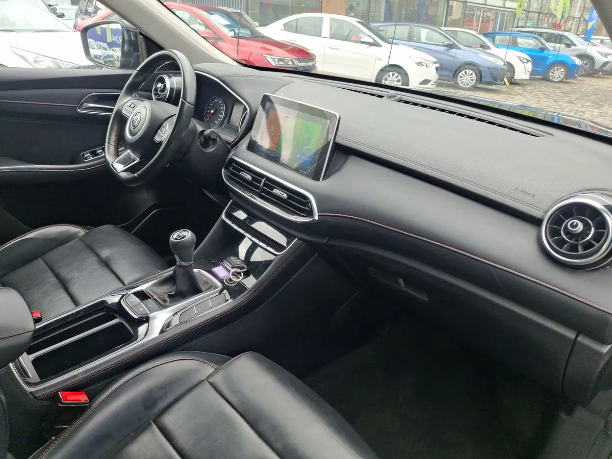 MG Hs 1.5t Comfort 2wd Mt 5p año 2022