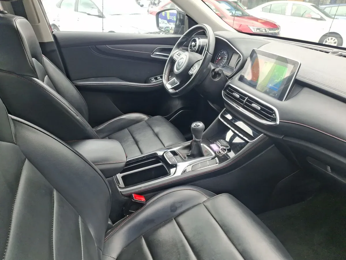 MG Hs 1.5t Comfort 2wd Mt 5p año 2022