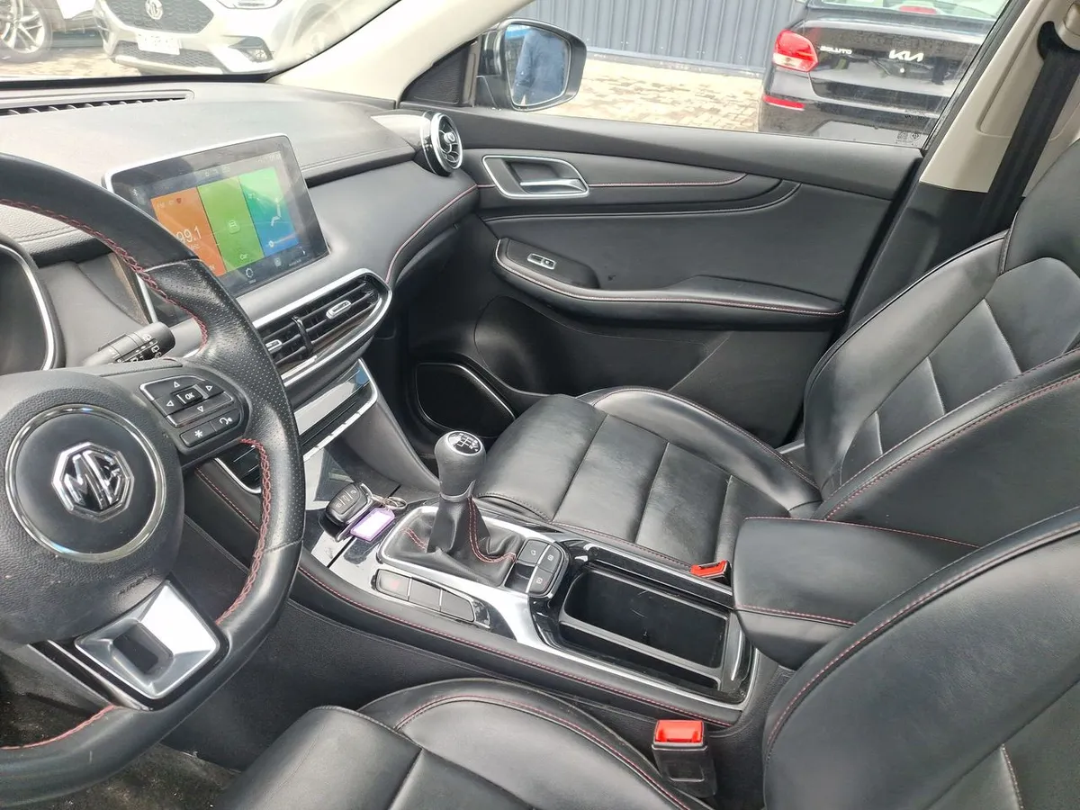 MG Hs 1.5t Comfort 2wd Mt 5p año 2022