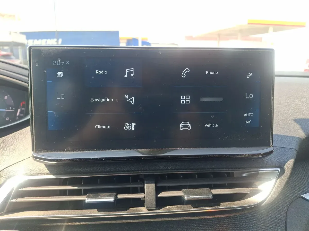 Peugeot 3008 1.5 Allure Pack Bluehdi 130 4x2 Eat8 5p año 2024