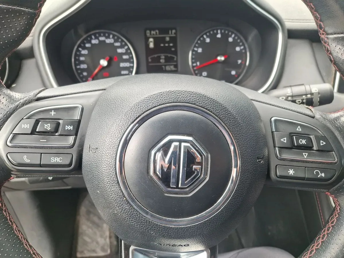 MG Hs 1.5t Comfort 2wd Mt 5p año 2022
