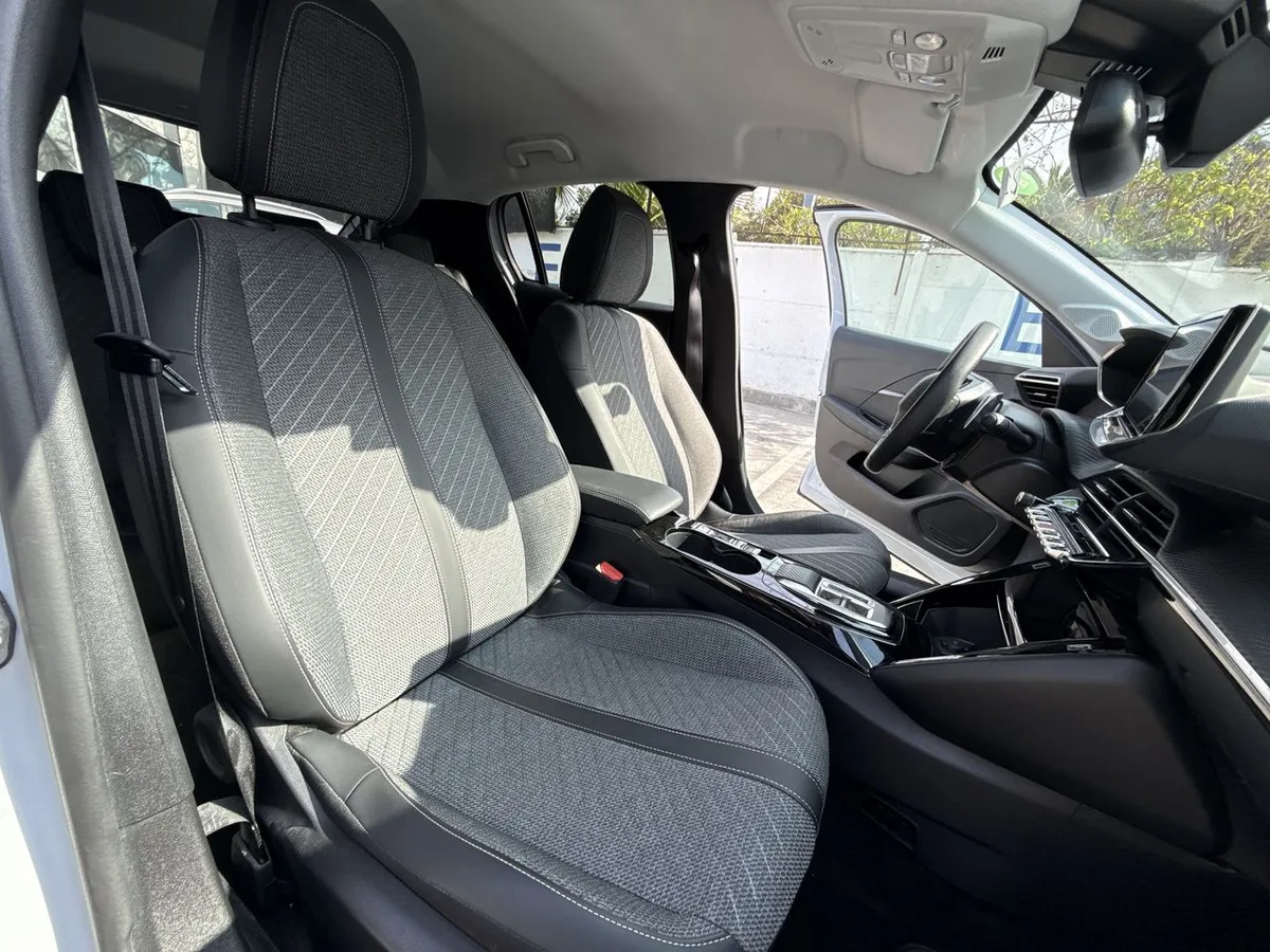 Peugeot 208 1.2 Mca Allure Mhev 136 4x2 Edct6 At 5p año 2026