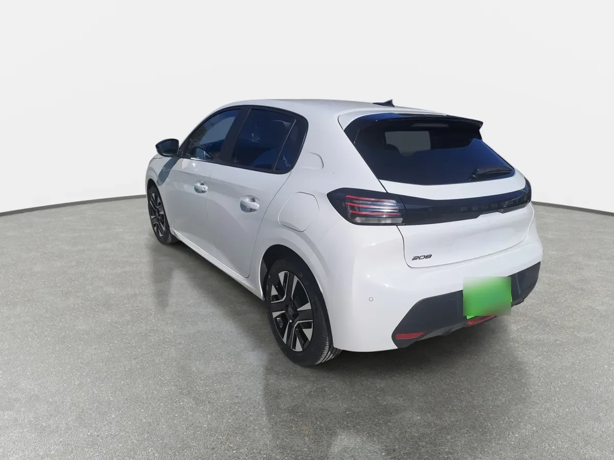 Peugeot 208 1.2 Puretech Allure Pack 100 4x2 Mt 5p año 2024