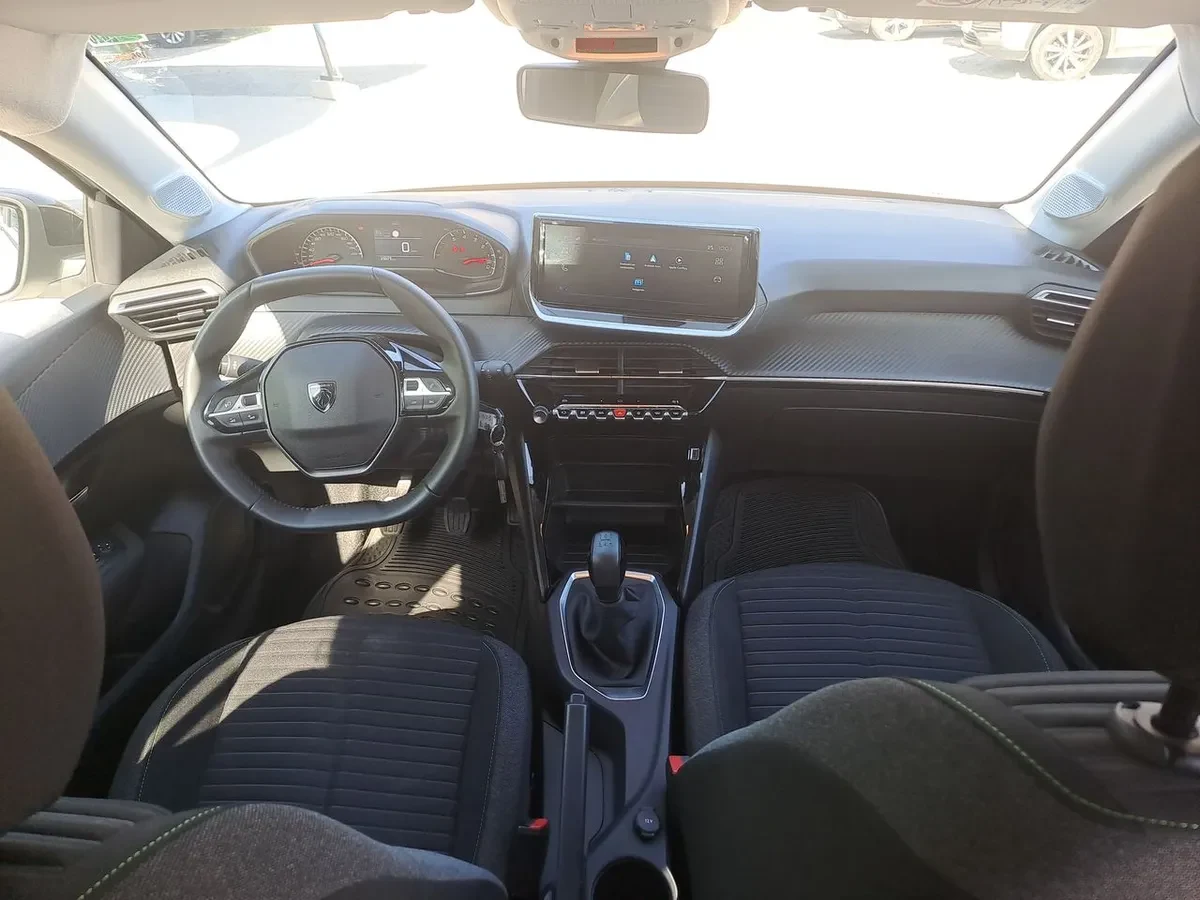 Peugeot 208 1.2 Puretech Allure Pack 100 4x2 Mt 5p año 2024