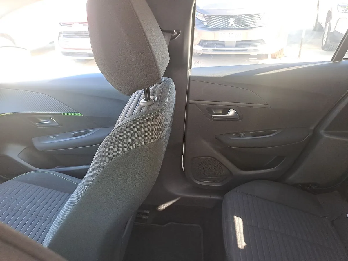 Peugeot 208 1.2 Puretech Allure Pack 100 4x2 Mt 5p año 2024