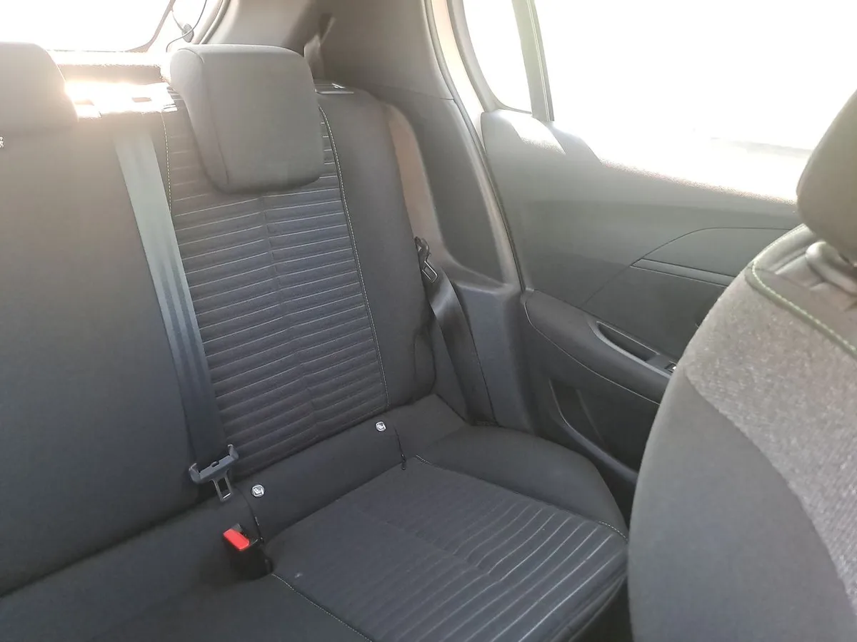 Peugeot 208 1.2 Puretech Allure Pack 100 4x2 Mt 5p año 2024