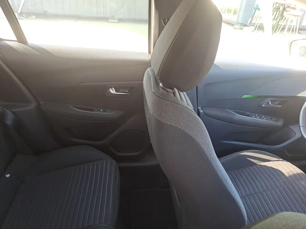Peugeot 208 1.2 Puretech Allure Pack 100 4x2 Mt 5p año 2024