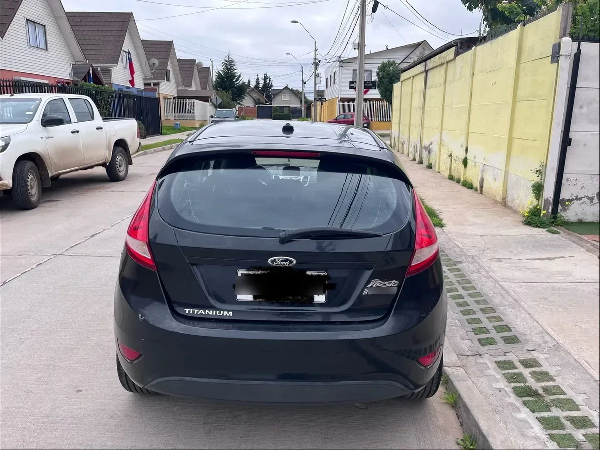 Ford Fiesta 1.6 Se 4p Mt año 2013