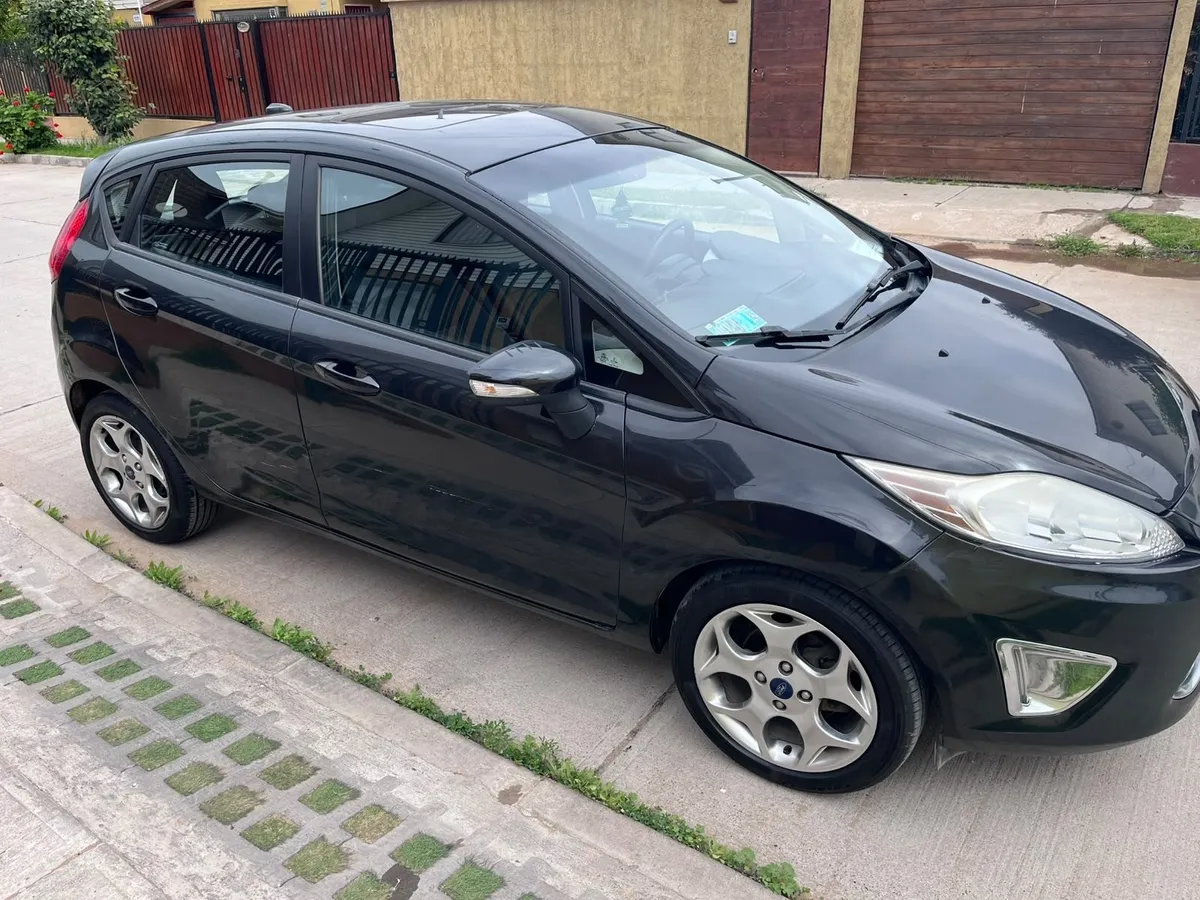 Ford Fiesta 1.6 Se 4p Mt año 2013