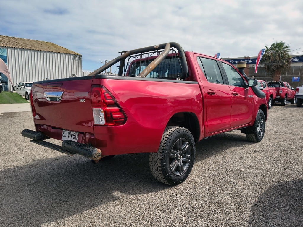 Toyota Hilux 2.8 Sr Diesel 4x4 T/m año 2023