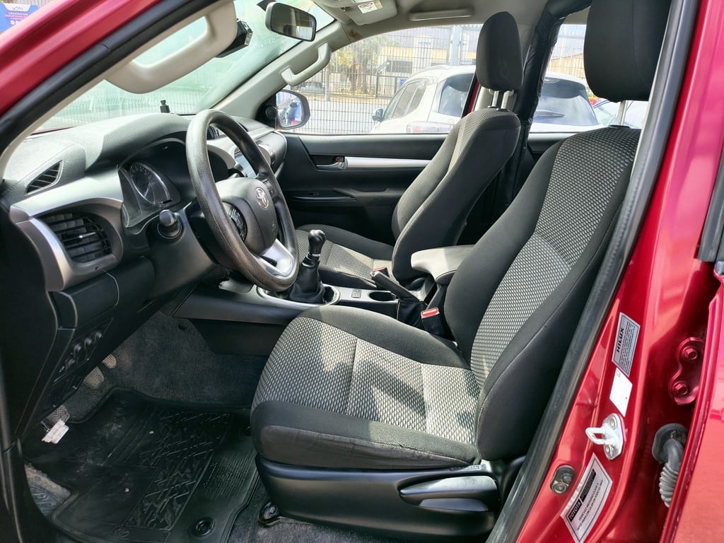 Toyota Hilux 2.8 Sr Diesel 4x4 T/m año 2023