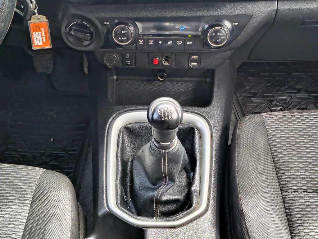 Toyota Hilux 2.8 Sr Diesel 4x4 T/m año 2023