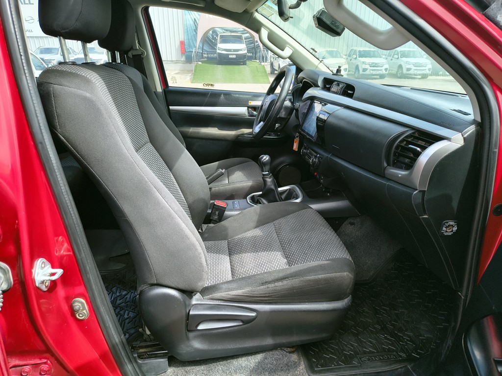 Toyota Hilux 2.8 Sr Diesel 4x4 T/m año 2023