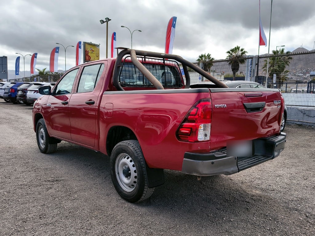 Toyota Hilux 2.4 Diesel 4x2 T/m año 2023
