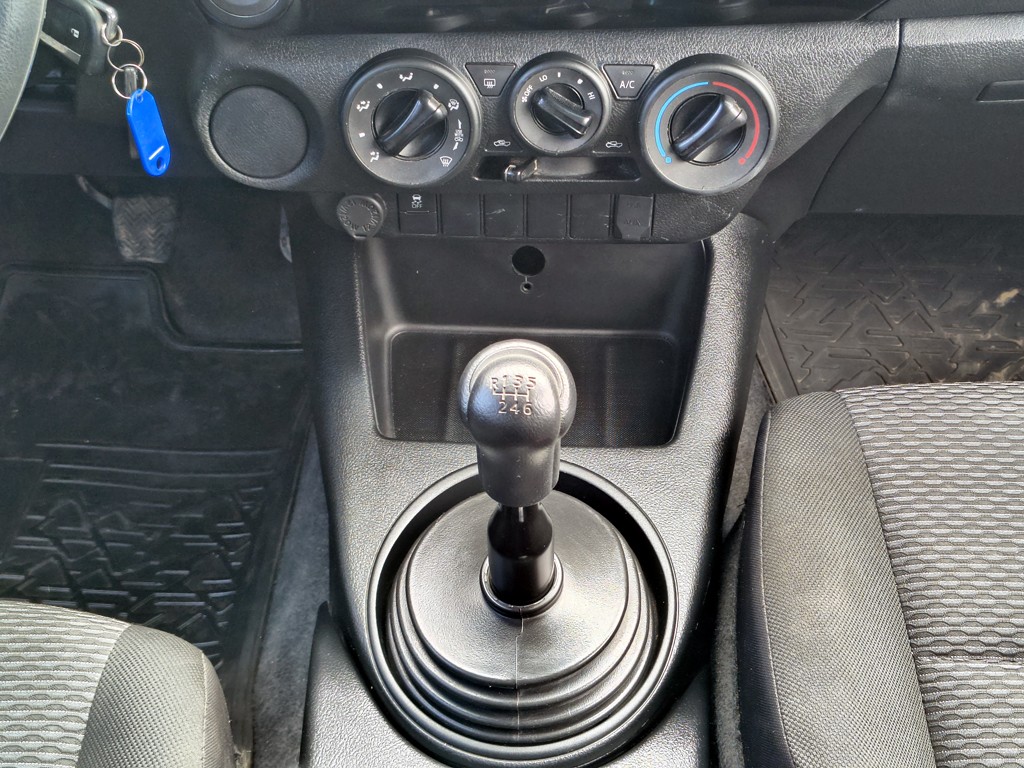 Toyota Hilux 2.4 Diesel 4x2 T/m año 2023