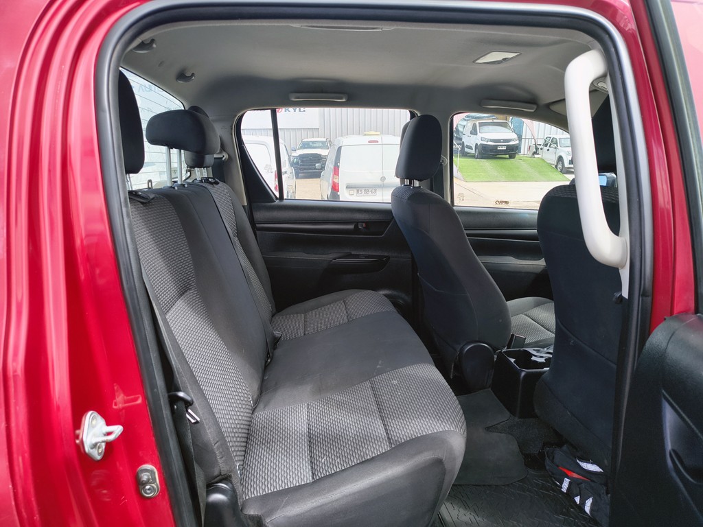Toyota Hilux Tss 2.4 Diesel 4x4 T/m año 2023