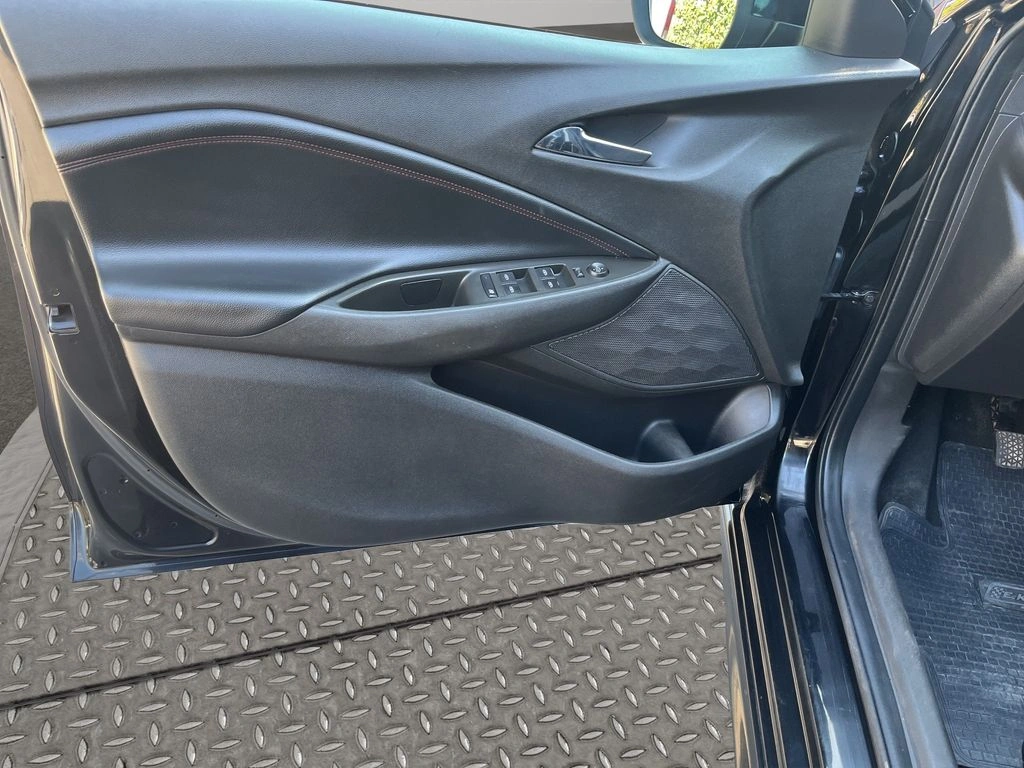 Chevrolet Onix Hb Rs 1.0t año 2021