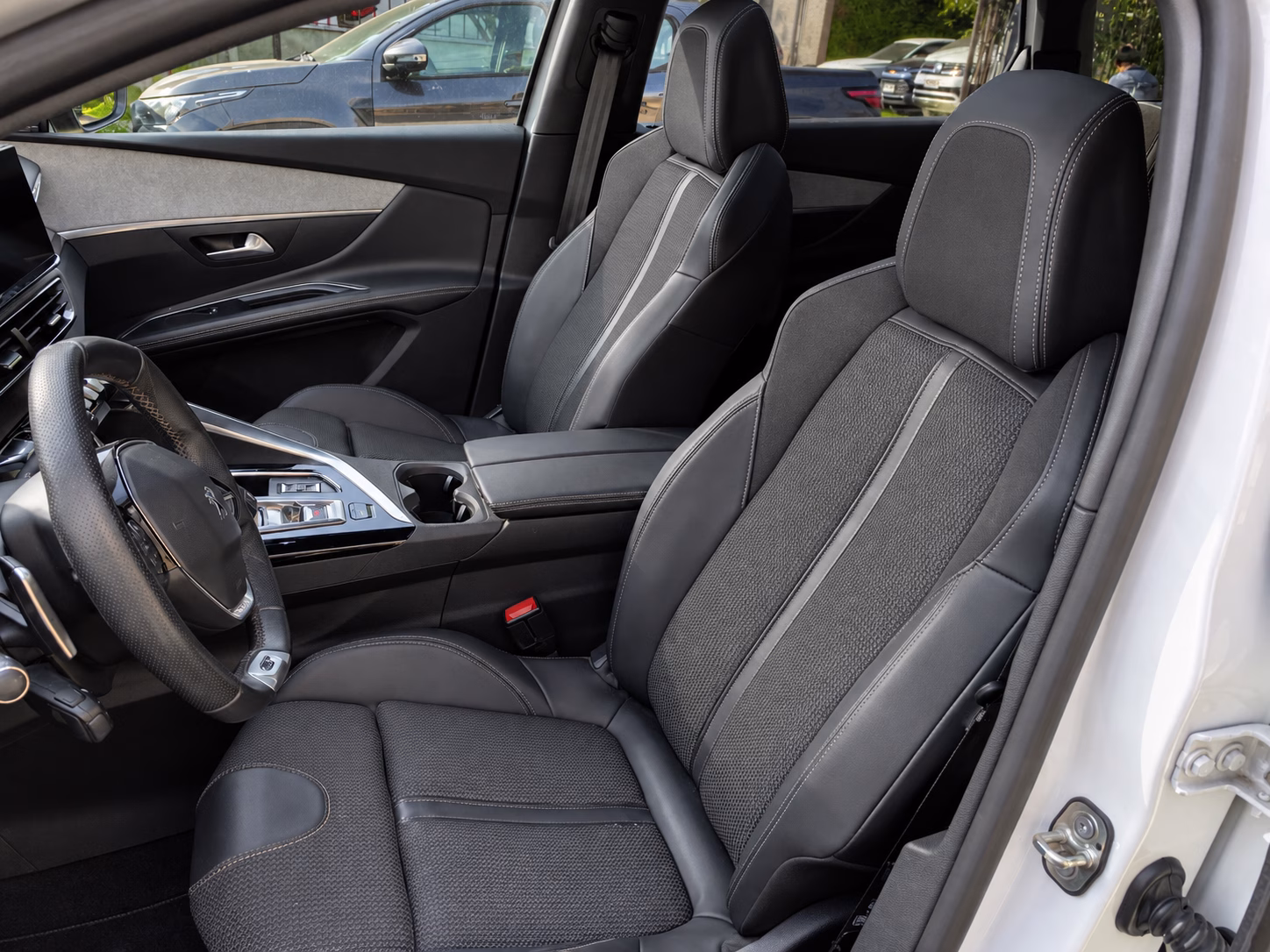 Peugeot 5008 Gt Bluehdi 4x2 año 2023