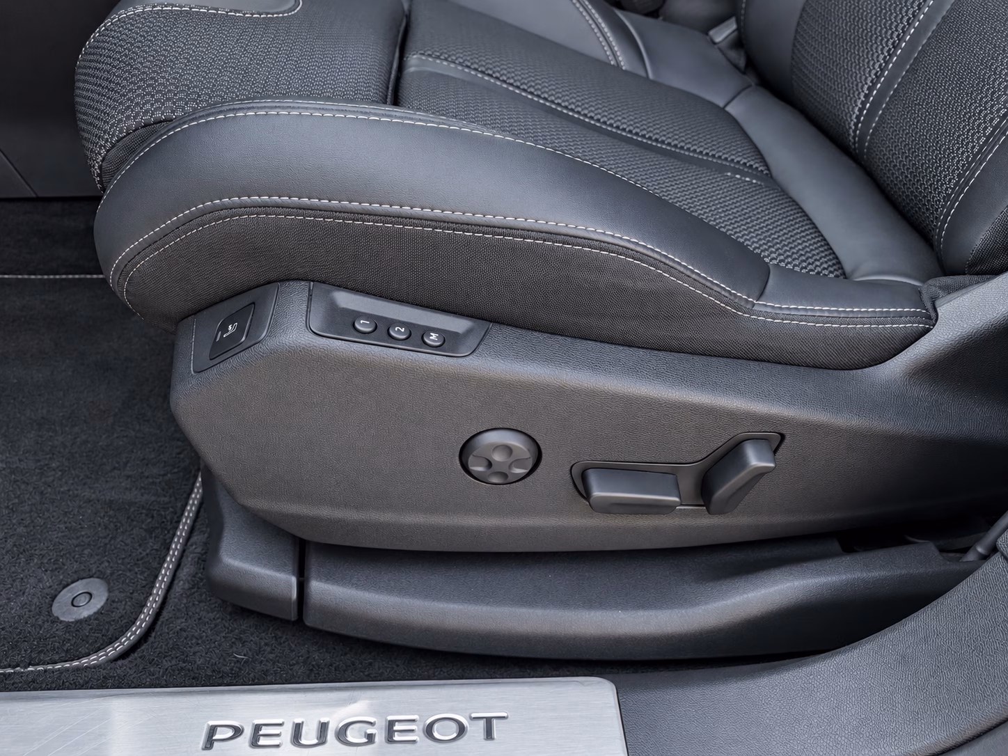 Peugeot 5008 Gt Bluehdi 4x2 año 2023