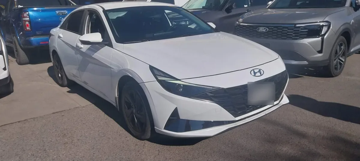 Hyundai Elantra 1.6 Cn7 Plus 4x2 Mt 4p año 2022