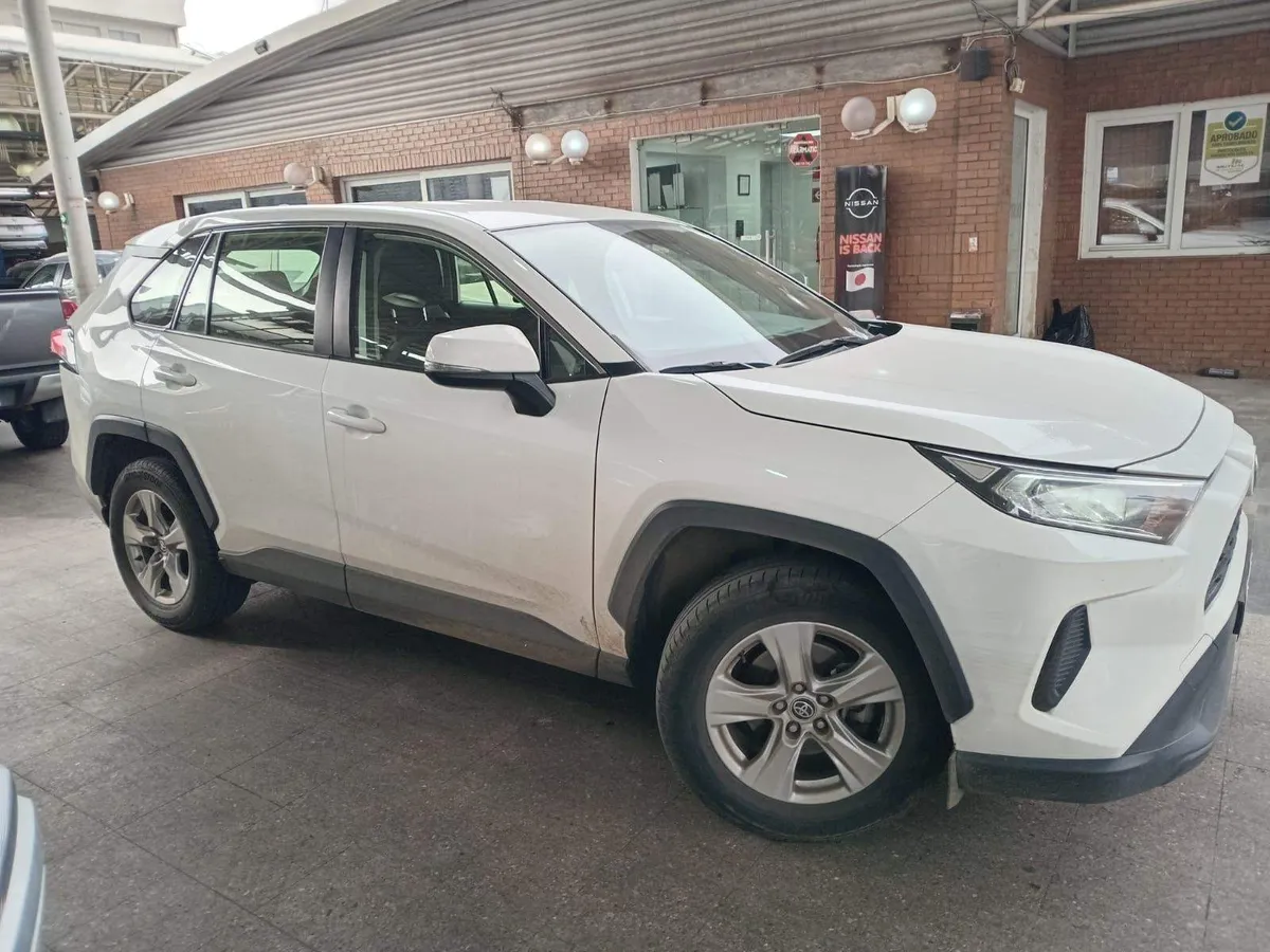 Toyota Rav 4 2.0 Le 4x2 Cvt At 5p año 2021