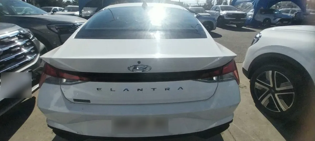Hyundai Elantra 1.6 Cn7 Plus 4x2 Mt 4p año 2022