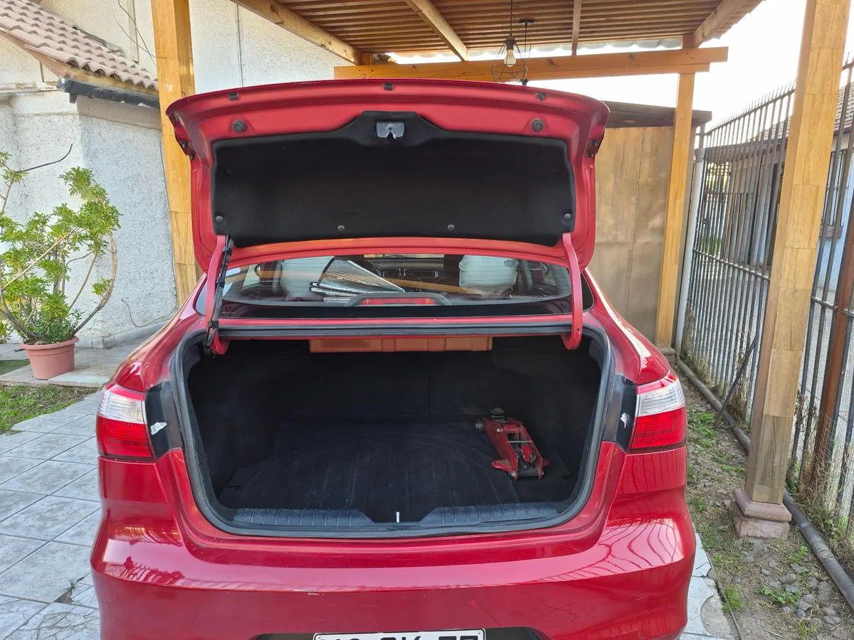 KIA MOTORS RIO 4 1.4 Ex Dab Abs Mt año 2016