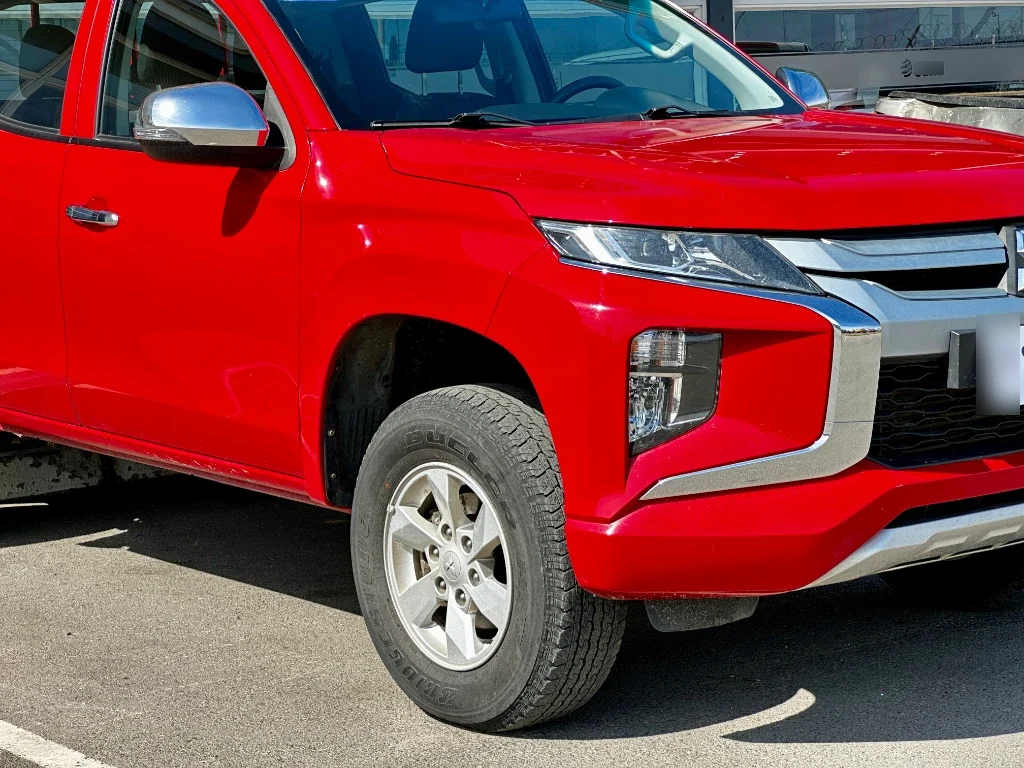 Mitsubishi L200 L200 4x2 Katana D/c 2.4 Td Mt Cr año 2023