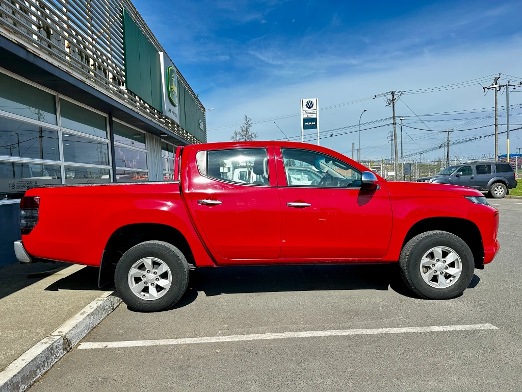 Mitsubishi L200 L200 4x2 Katana D/c 2.4 Td Mt Cr año 2023