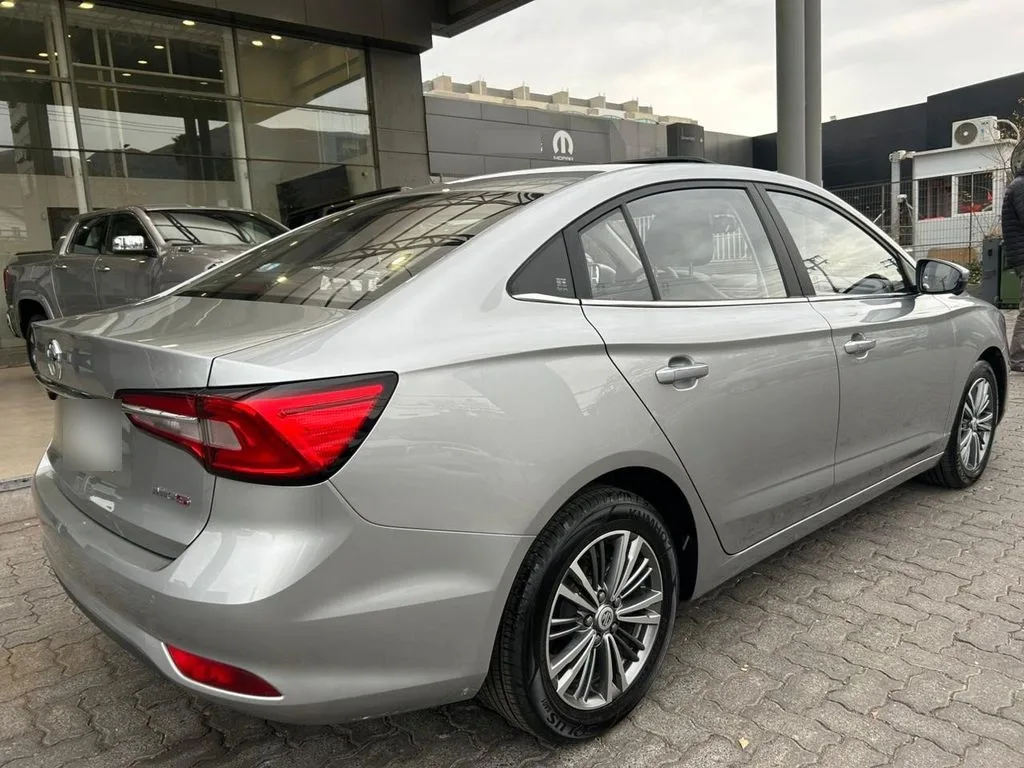MG 5 1.5 Dlx Mt año 2025