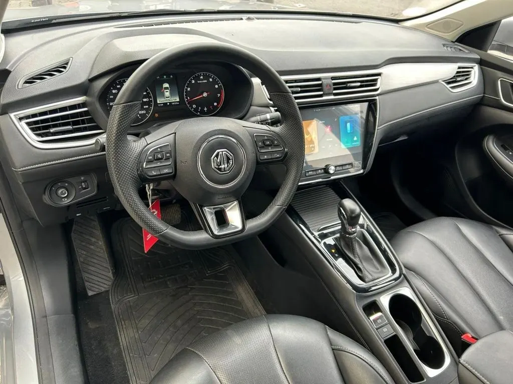 MG 5 1.5 Dlx Mt año 2025